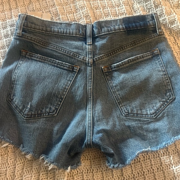 Abercrombie and Fitch. The mom short high rise - Picture 4 of 4